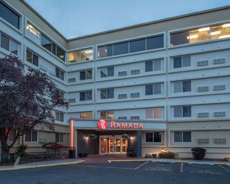 Ramada by Wyndham Downtown Spokane - Spokane - Gebäude