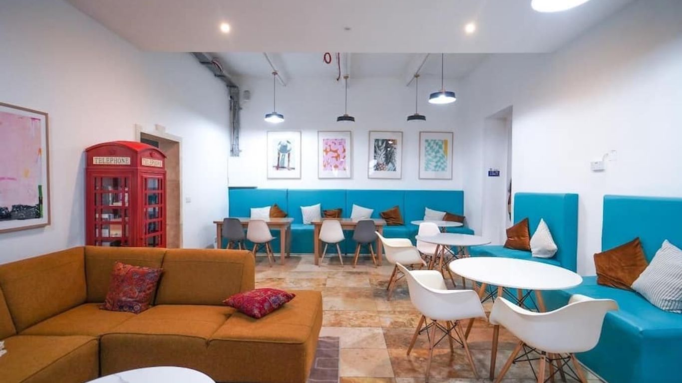 Follow the Sun Boutique Hostel - Pool, Breakfast & Sea Views