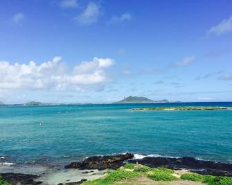 Less than a one minute walk to Kailua Beach, Pool, Bikes, BBQ, A/C, and more - Kailua - Playa