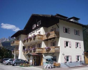 Residence Villa Flora by AMA Val di Fassa - Canazei - Bygning