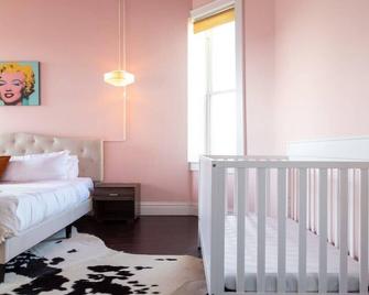 Amazing Stl Retreat! / Abodebucks - St. Louis - Bedroom