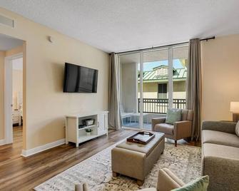 1 BR King- Rooftop Pool close to beach Casa Costa - Boynton Beach - Living room
