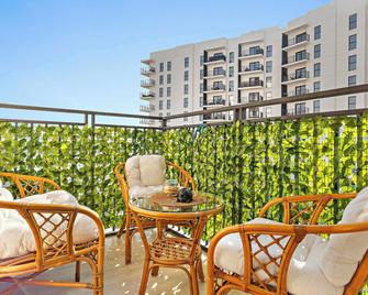 Silkhaus Waters Edge Tower - Yas Island - Abu Dhabi - Balkong