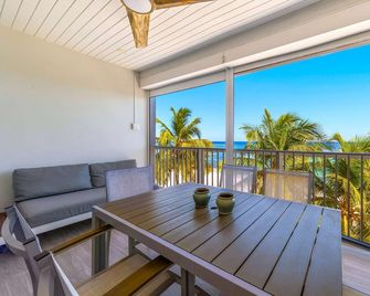 Luxury 2Bdr Beachfront Condo on Spotts Beach - Bodden Town - Balkon