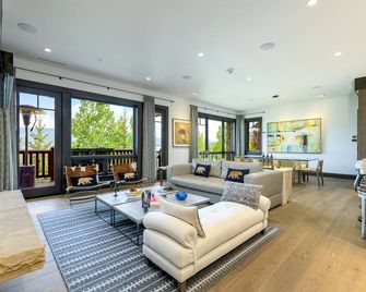 Luxurious Residence by InvitedHome | Ski-In/Ski-Out, Premier Kitchen, Modern - Edwards - Sala de estar