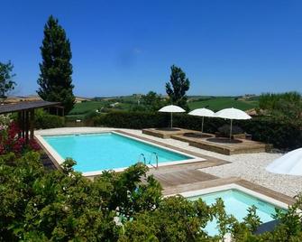 Casa- Montale, 5/5 House Capana, typical country house, gr. Pool, secluded location, panoramic views - Montecarotto - Pool