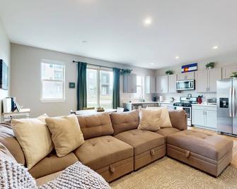 Modern Gem in Gypsum - Eagle - Living room