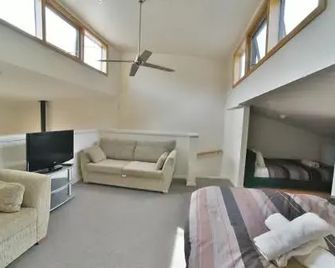 Tomarlin Views 1 - Thredbo - Living room