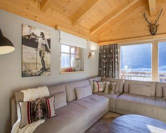Family Ski Chalet with Views - Wald Im Pinzgau - Living room
