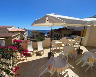 Hotel Sylesia - Letojanni - Balcón