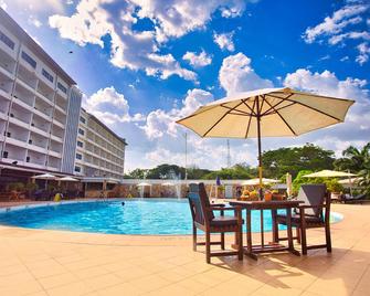 Golden Tulip Hotel Kumasi City - Kumasi - Pool