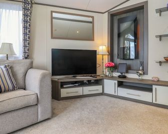 The Boathouse - St. Leonards-on-Sea - Living room