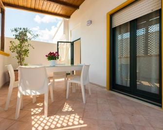 B & B LI Tarici - Family Suite - Maruggio - Balcón
