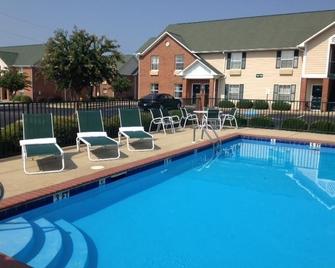 Intown Suites Extended Stay Prattville Al - Prattville - Pool
