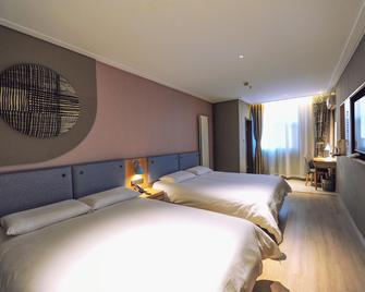 Home Inn (Tai'an Taishan Railway Station Square) - Tai’an