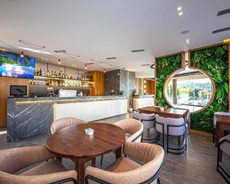 Nobbu Hotel Ksamil - Ksamil - Bar