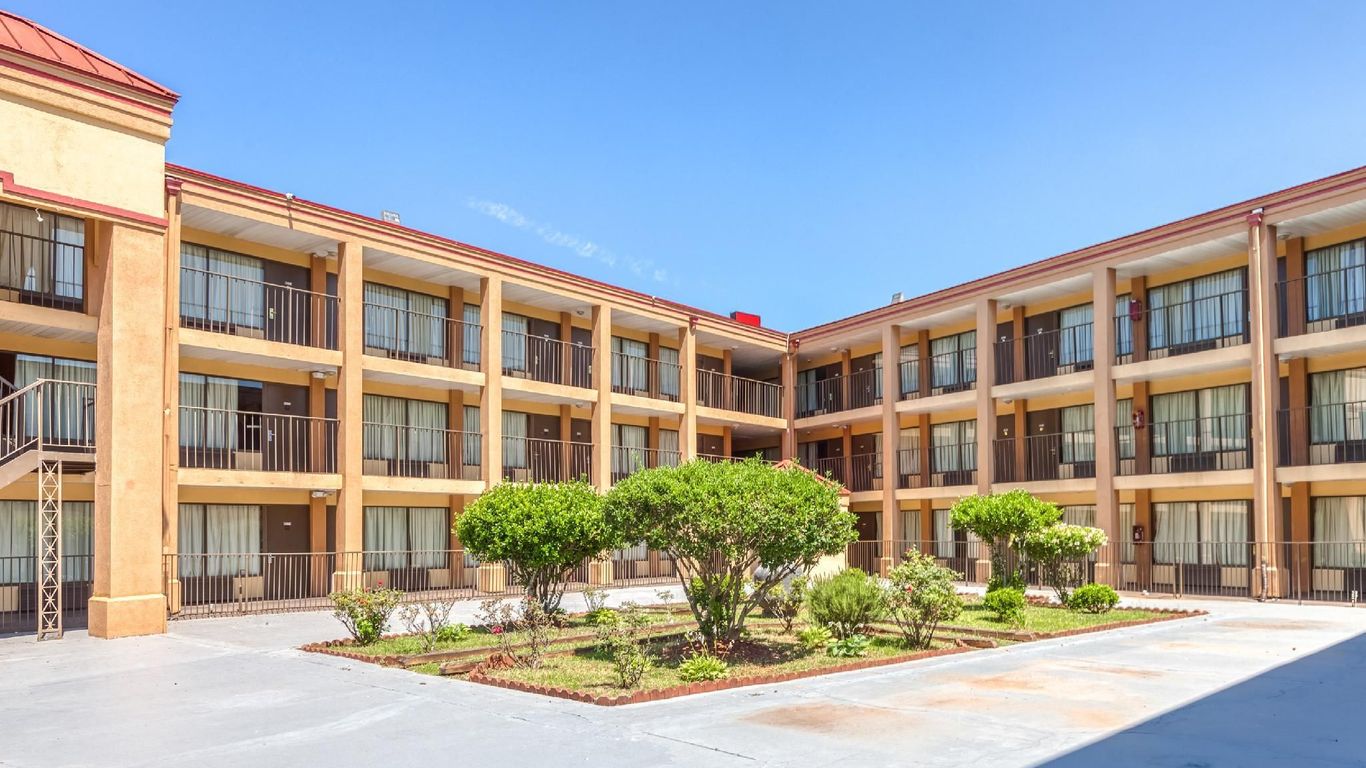 OYO Hotel Decatur I-20 East & Wesley Club Dr