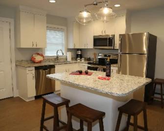 Enfield Cottage in North Carolina - Enfield - Kitchen