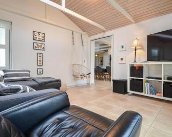 Nice home in Ebeltoft with kitchen - Ebeltoft - Wohnzimmer