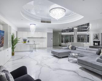 Apartments In Sky Tower With Bathtub Near The Window - Wrocław - Lobby