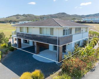Banyan Units - Karikari Holiday Apartment - Kaitaia - Building