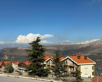 Charming 2-bedroom apartment in Zaarour with WiFi, fitness room - Zahle