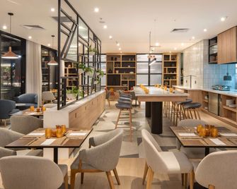 Hilton Garden Inn Umhlanga Arch - דורבן - מסעדה