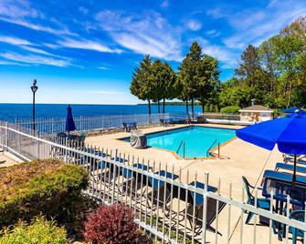 Westwood Shores Waterfront Resort - Sturgeon Bay - Pool