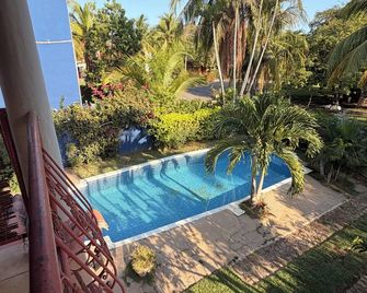 Cozy beach house - 5 minute walk to the fabulous Playa San Blas 3 rooms with AC - Santa María Mizata - Piscina