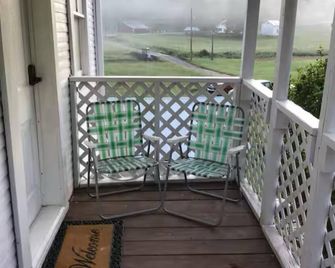 Charming cottage in lovely LeRoy with WiFi and AC - Leroy - Balcon