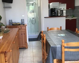 ARRADON, pleasant ground floor apartment - 10 minutes from the beach - Аррадон - Їдаль