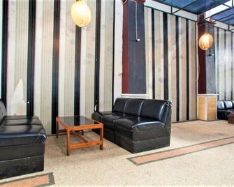 Hotel Santana Syariah - Kepanjen - Living room