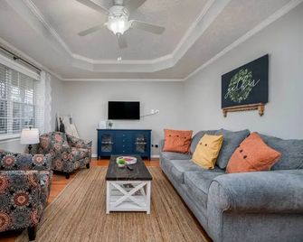 Single-Story Manchester Home Close to Parks! - Manchester - Wohnzimmer