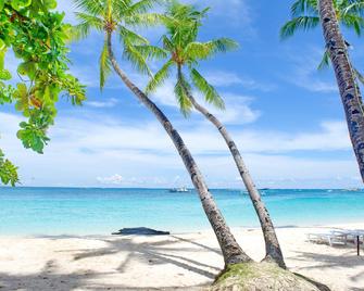 Sandals Inn - בורקאי - חוף