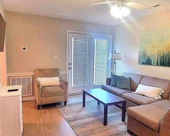 Fayetteville Studio 415 - Spring Lake - Living room