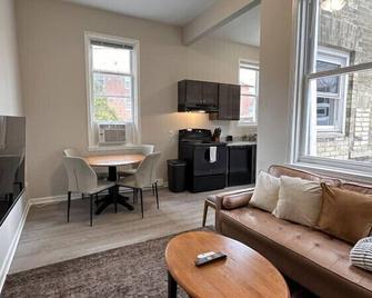 Flexhome Economy 2br Apt Mp6 - Milwaukee - Wohnzimmer