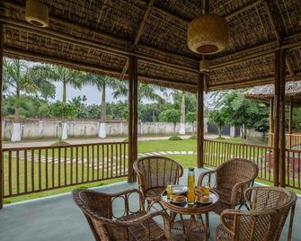 The White Villa- A Luxurious stay rooted in tradition - Jorhāt - Patio