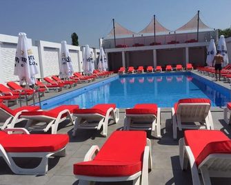 Maxim Pasha Hotel - Chişinău - Piscina