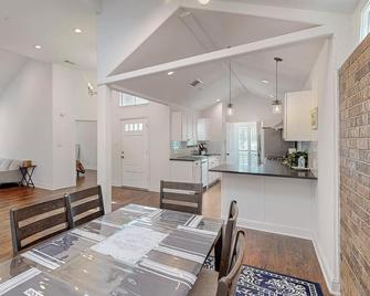Modern Stay Near Dfw Airport - Irving - Comedor