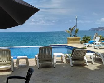 Bogavante Barra de Navidad - Barra de Navidad - Pool