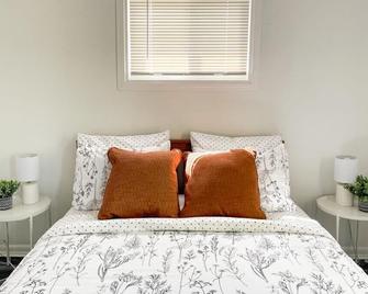 The Sunroom Apartment Westcle - Cleveland - Bedroom