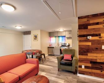 comfy hide-out sleeps 5,2 bedroom 1 bath - Lithonia - Вітальня