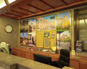 Hotel Ele Acueducto - Segovia - Front desk