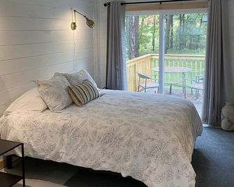 Hudson: Martin Van Buren Lake Cottage Iiii (4) - Rensselaer - Bedroom