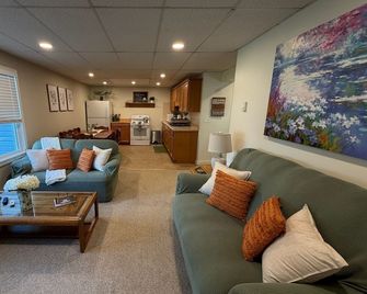 Cozy Lake Front Unit Close To Honesdale, Elk Mountain, Scranton & Much More! - Waymart - Sala de estar