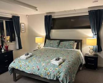 Affordable Spacious Apartment - Timaru - Bedroom