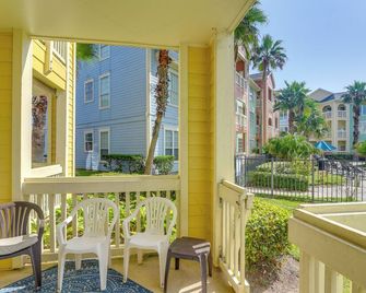 Walk to Beach Lavish Resort Escape in Galveston! - Galveston - Balcony