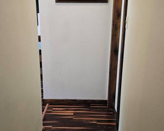 Orofino boho cabin in town, close to everything. 1 mile from Clearwater river. - Orofino - Hallway