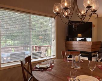 Great for Golfers, Skiers and families - Gaylord - Dining room