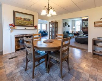 Historic 4 BR Family Home Near Buttermilk Falls & Hudson River, on 5 Acres - Milton - Dining room